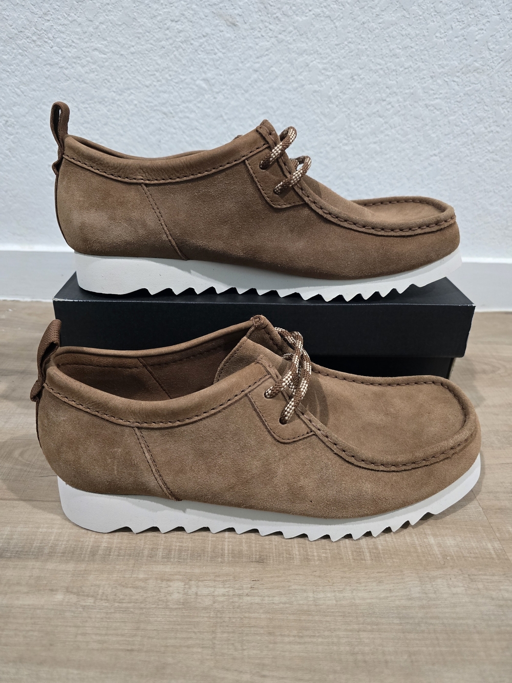 Clarks Men's Chukka Suede Boots - Brown with White Sole